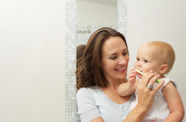 Como escovar os dentinhos dos bebês?