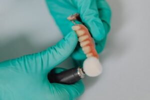 Faceta de Resina ou Cerâmica? Saiba Como Escolher